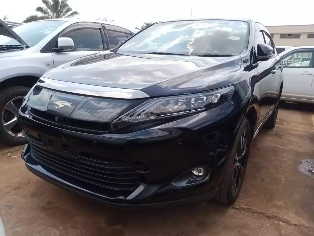 Toyota Harrier   - 2016