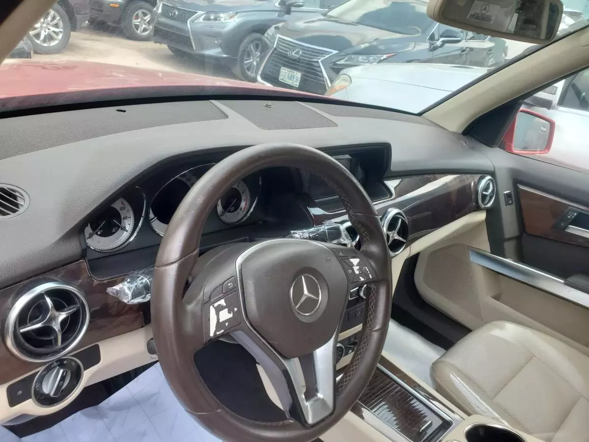 Mercedes-Benz GLK 350   - 2014