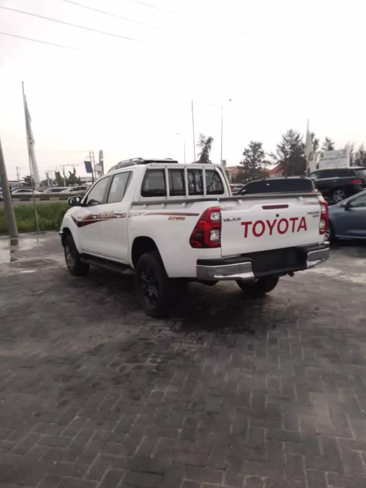 Toyota Hilux   - 2022