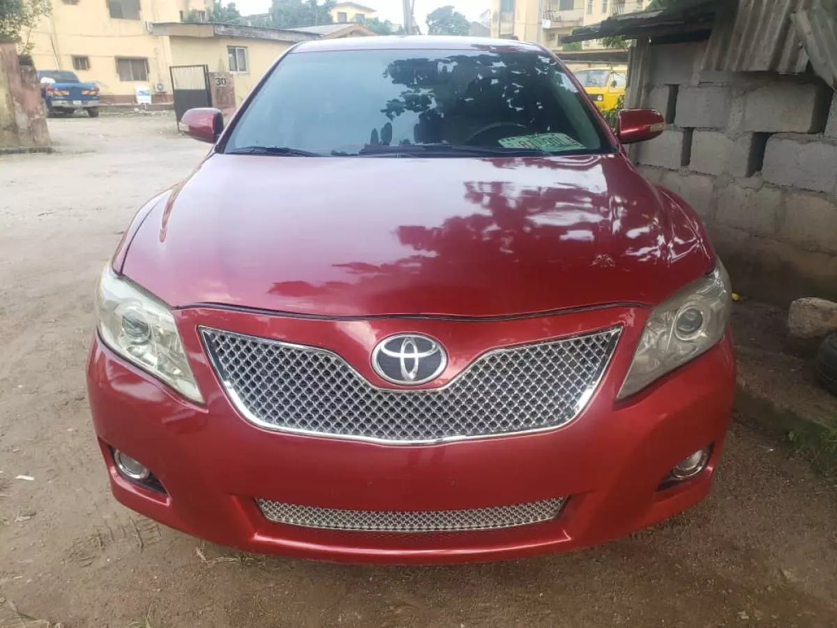 Toyota Camry   - 2011