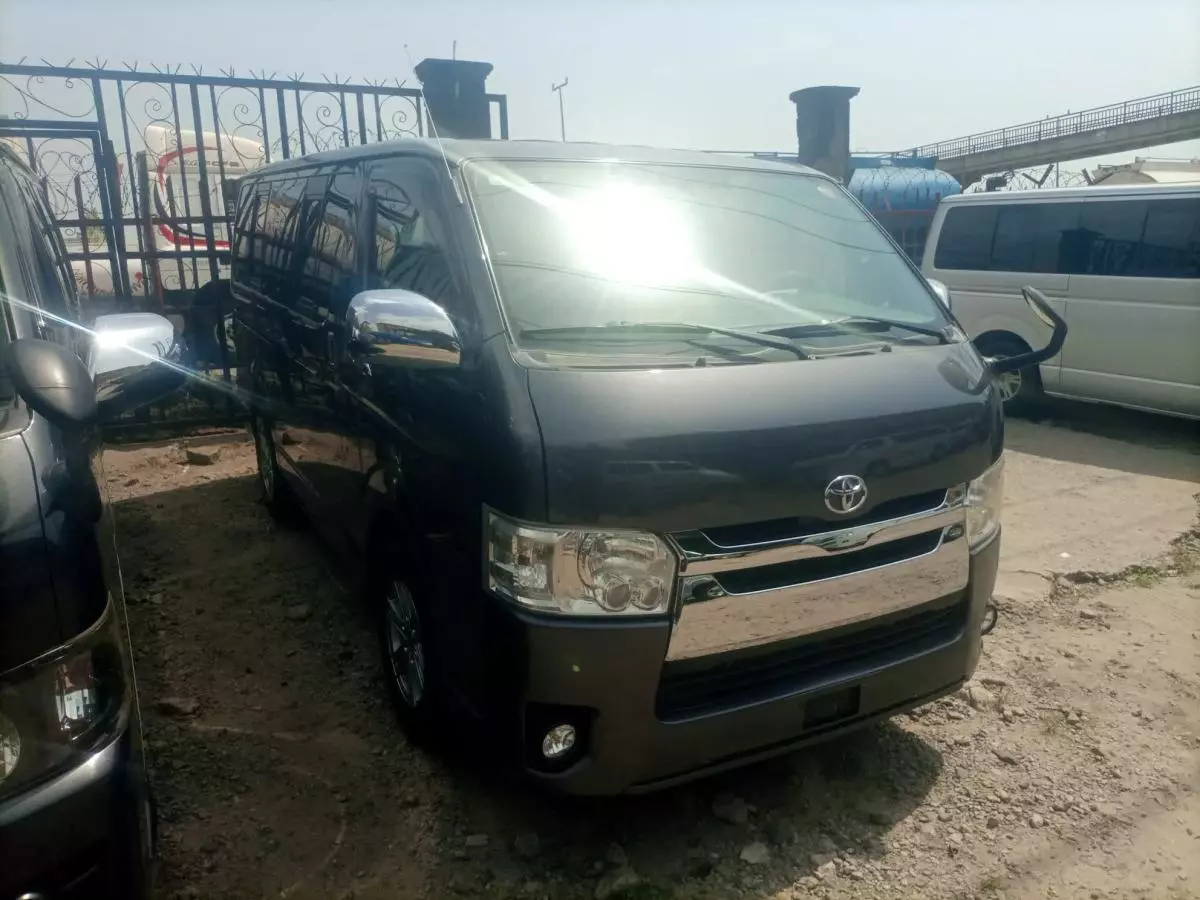 Toyota Hiace   - 2009