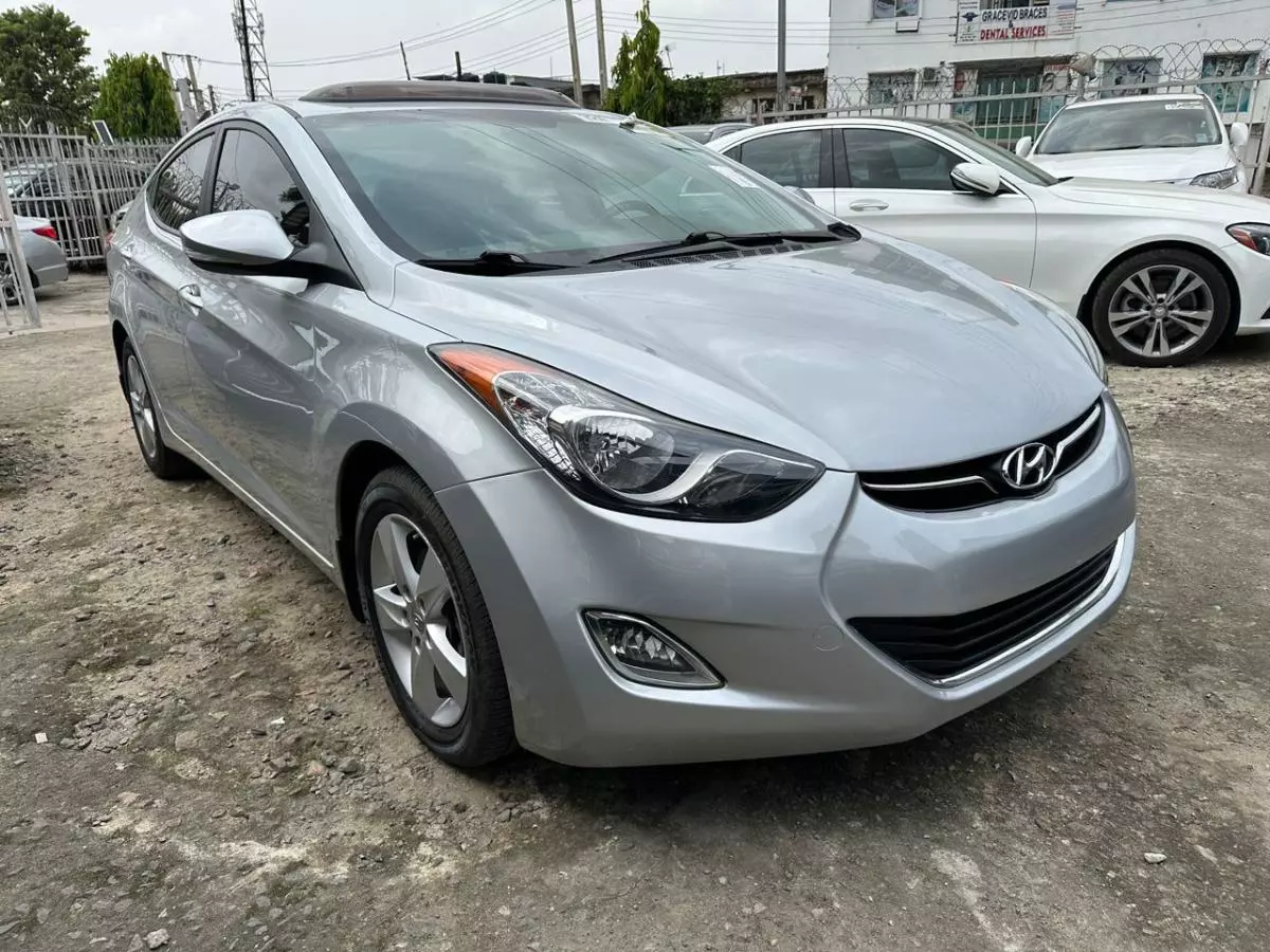 Hyundai Elantra   - 2013