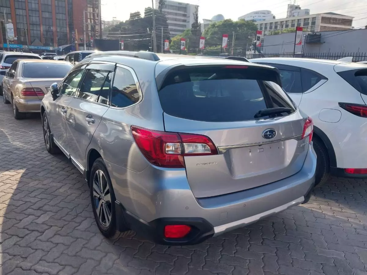 Subaru Outback   - 2017