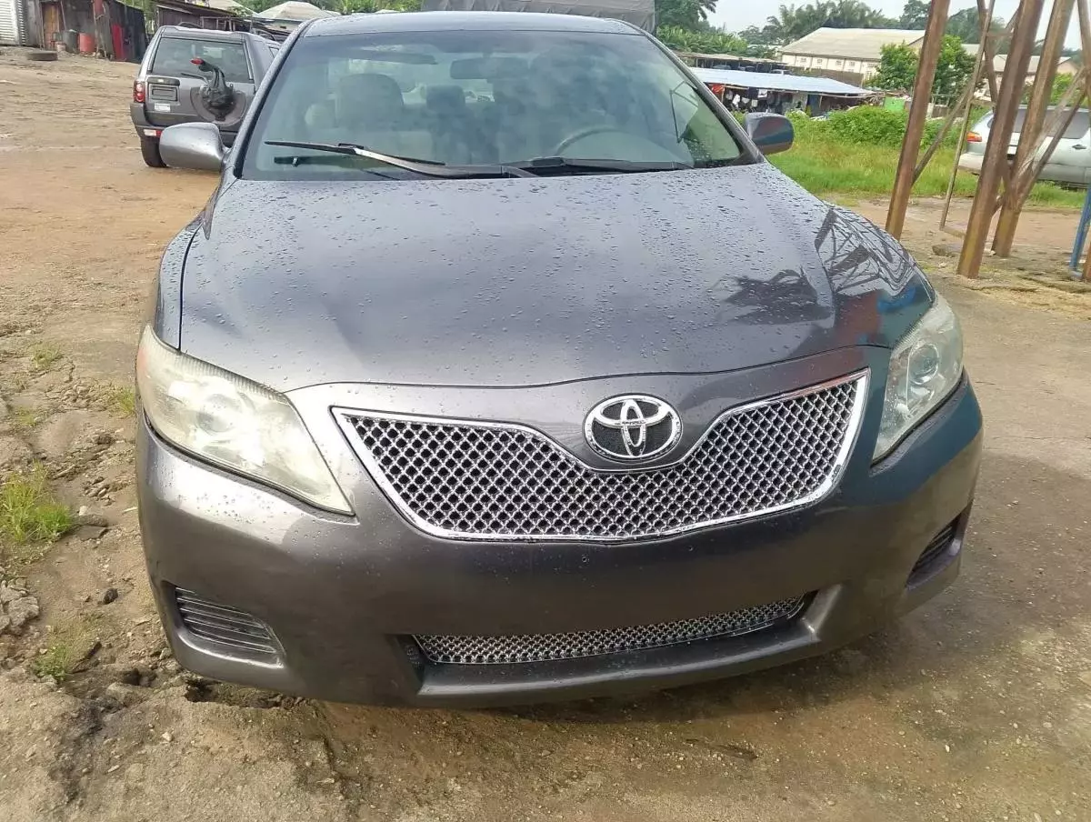 Toyota Camry   - 2010