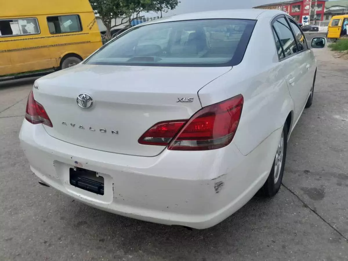 Toyota Avalon   - 2008