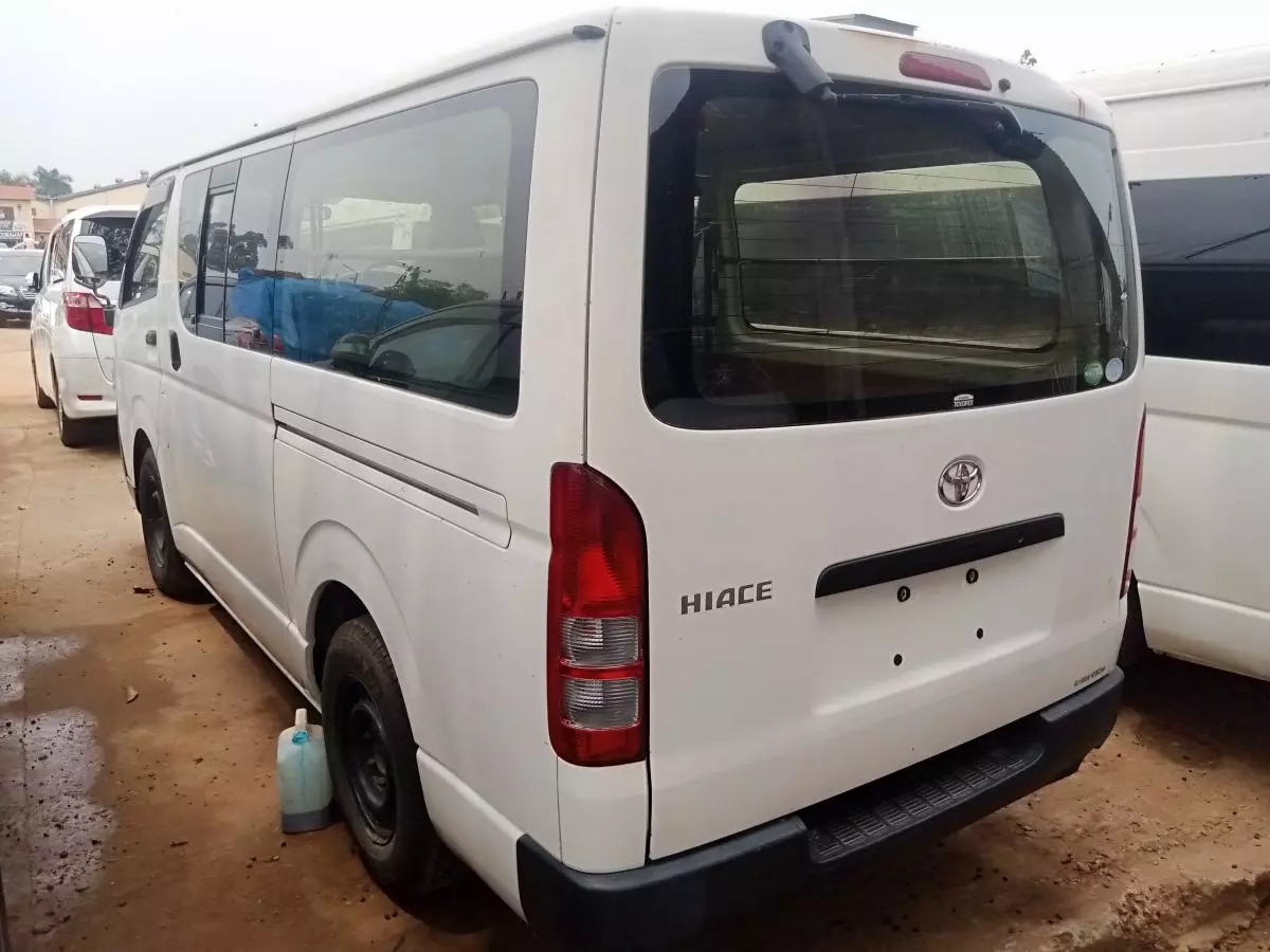 Toyota Hiace   - 2013