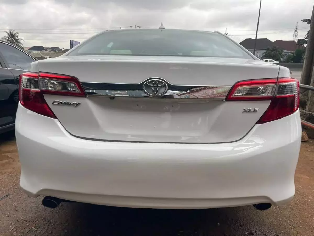 Toyota Camry   - 2014