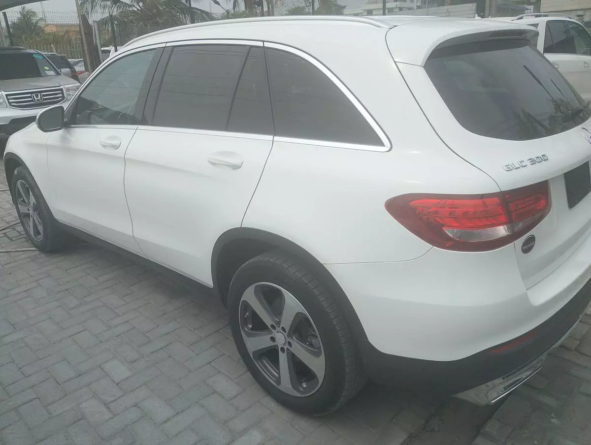 Mercedes-Benz GLC 300   - 2017