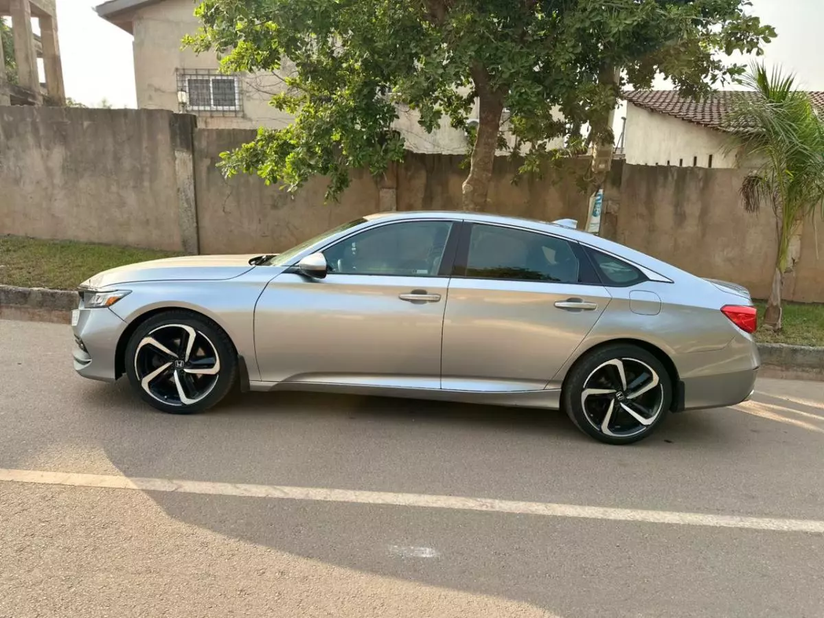 Honda Accord   - 2022