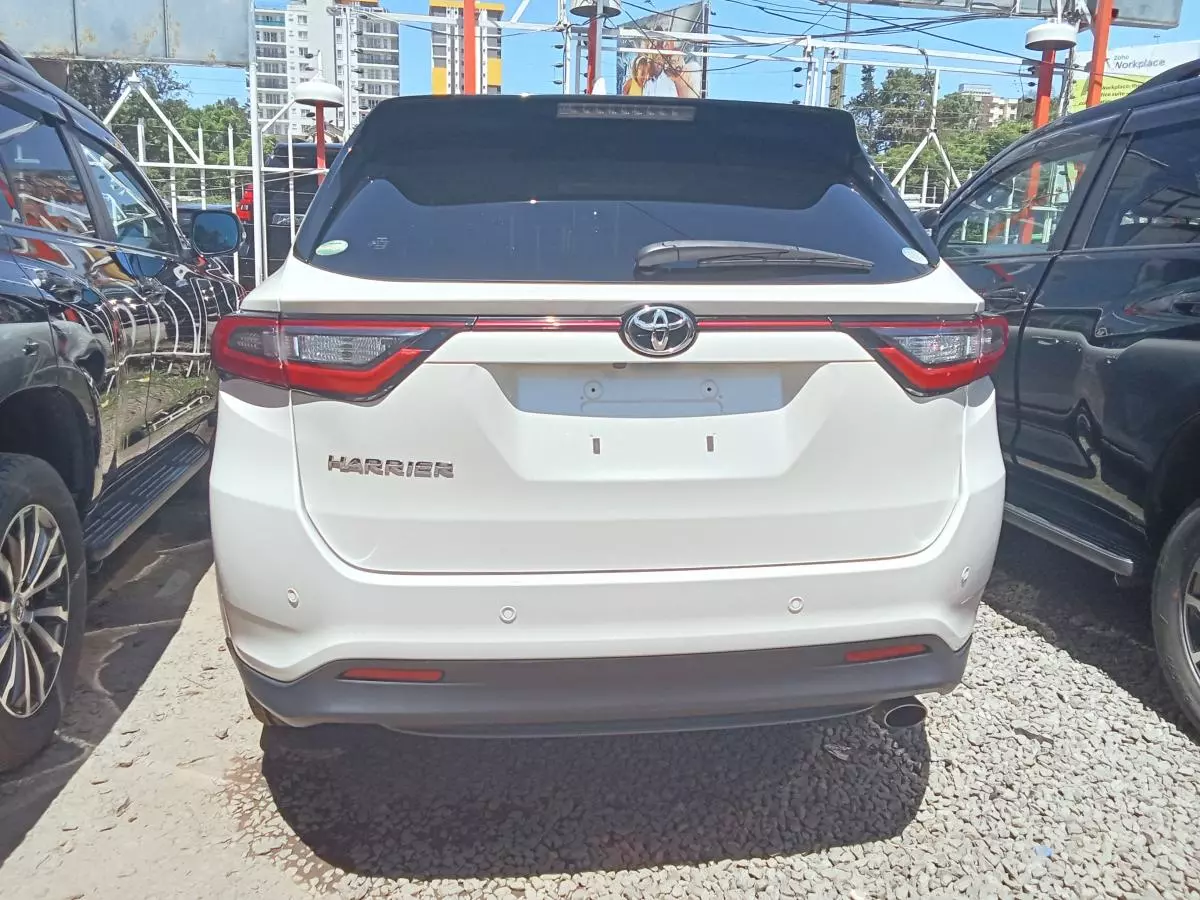 Toyota Harrier   - 2017