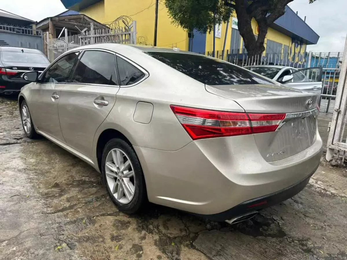 Toyota Avalon   - 2015