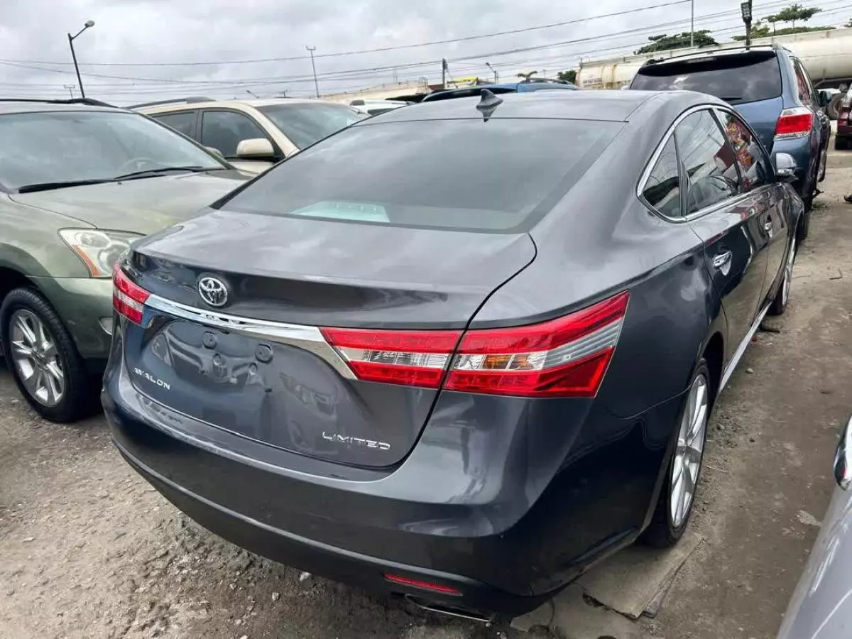 Toyota Avalon   - 2014