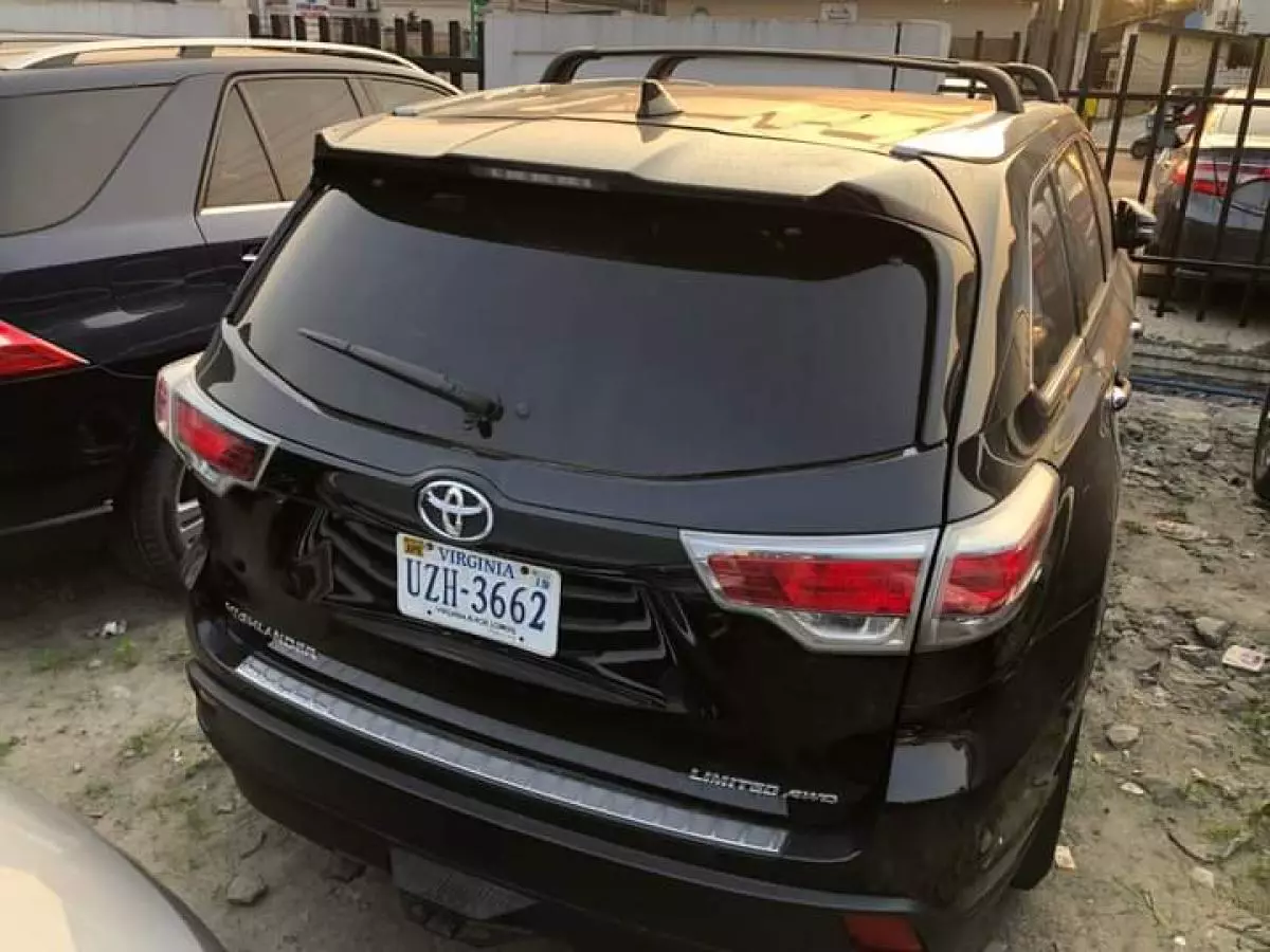 Toyota Highlander   - 2016