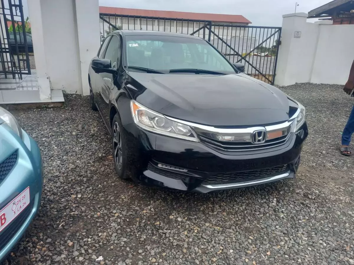 Honda Accord   - 2017