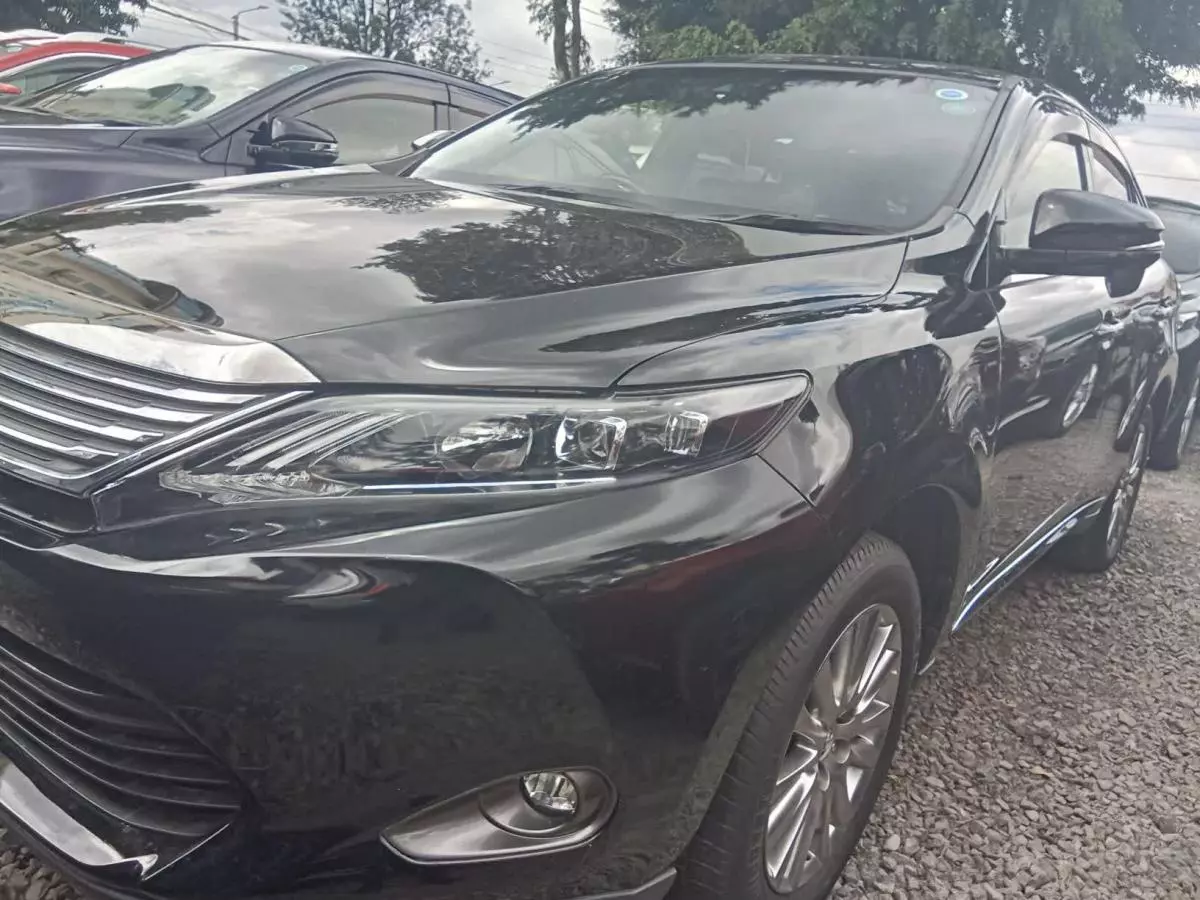 Toyota Harrier   - 2016