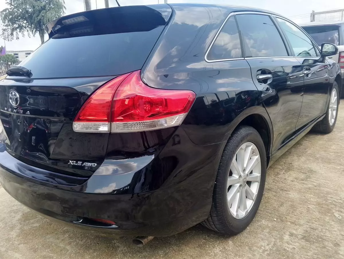 Toyota Venza   - 2012