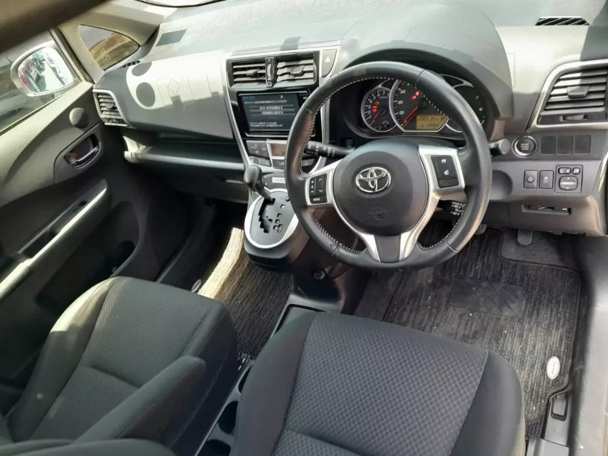 Toyota Ractis - 2015