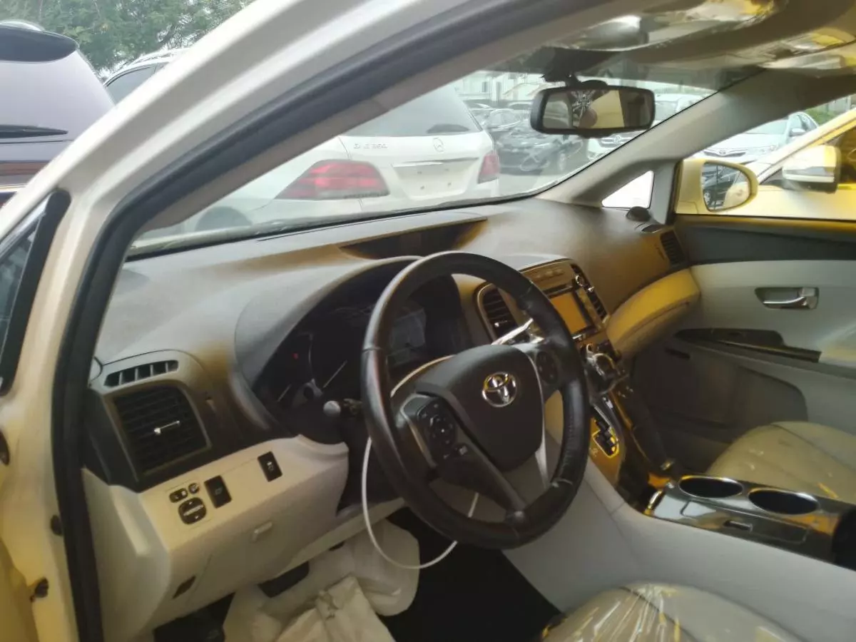 Toyota Venza   - 2015