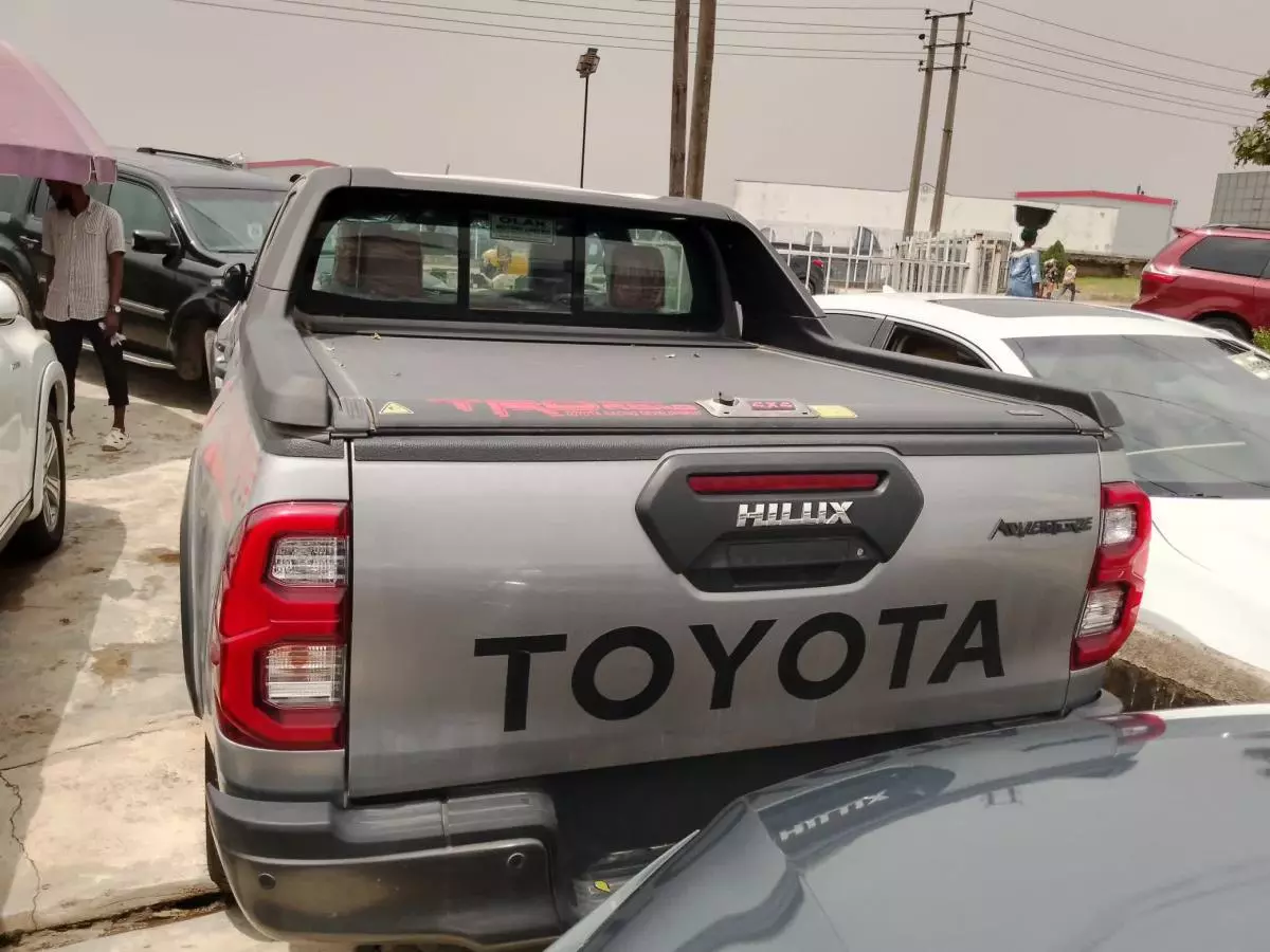 Toyota Hilux   - 2023