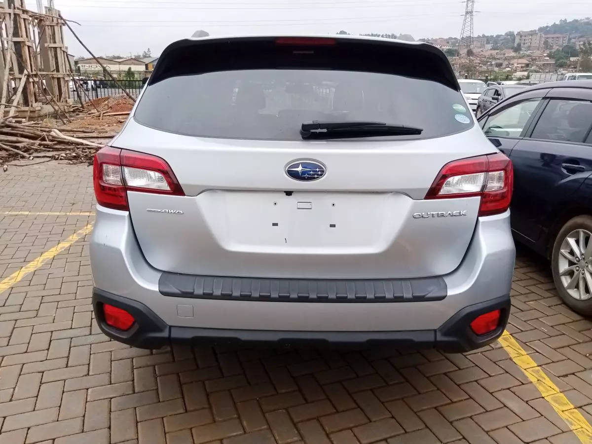 Subaru Outback   - 2015