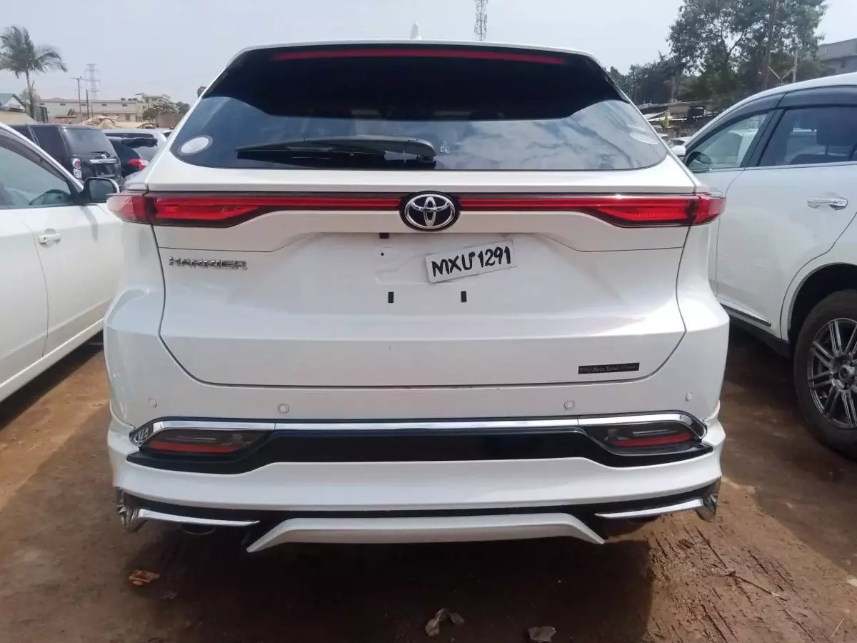 Toyota Harrier   - 2020