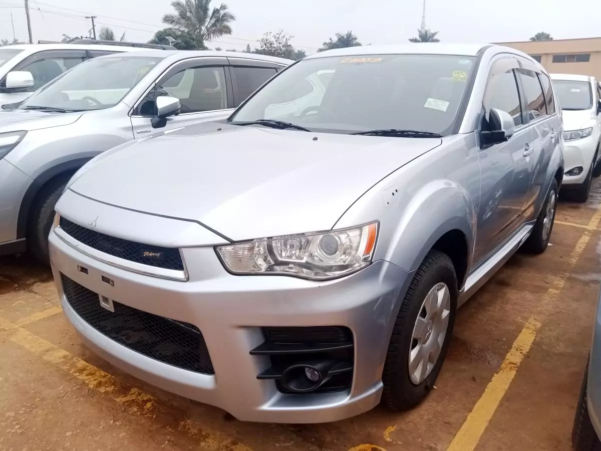 Mitsubishi OUTLANDER   - 2012