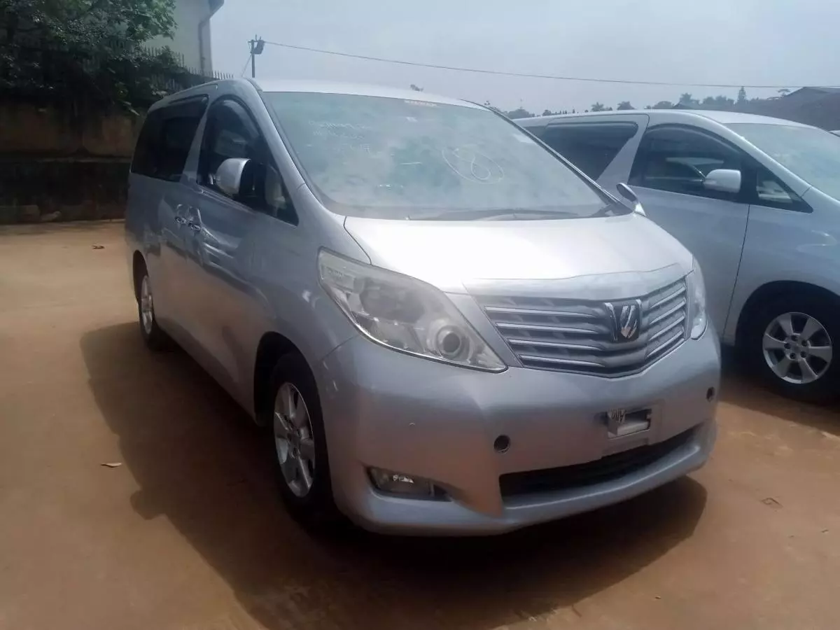 Toyota Alphard   - 2011