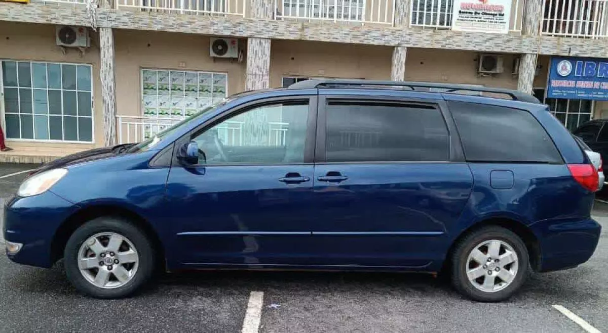 Toyota Sienna - 2004