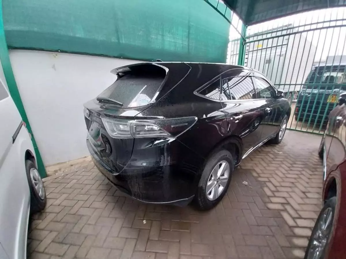 Toyota Harrier   - 2017