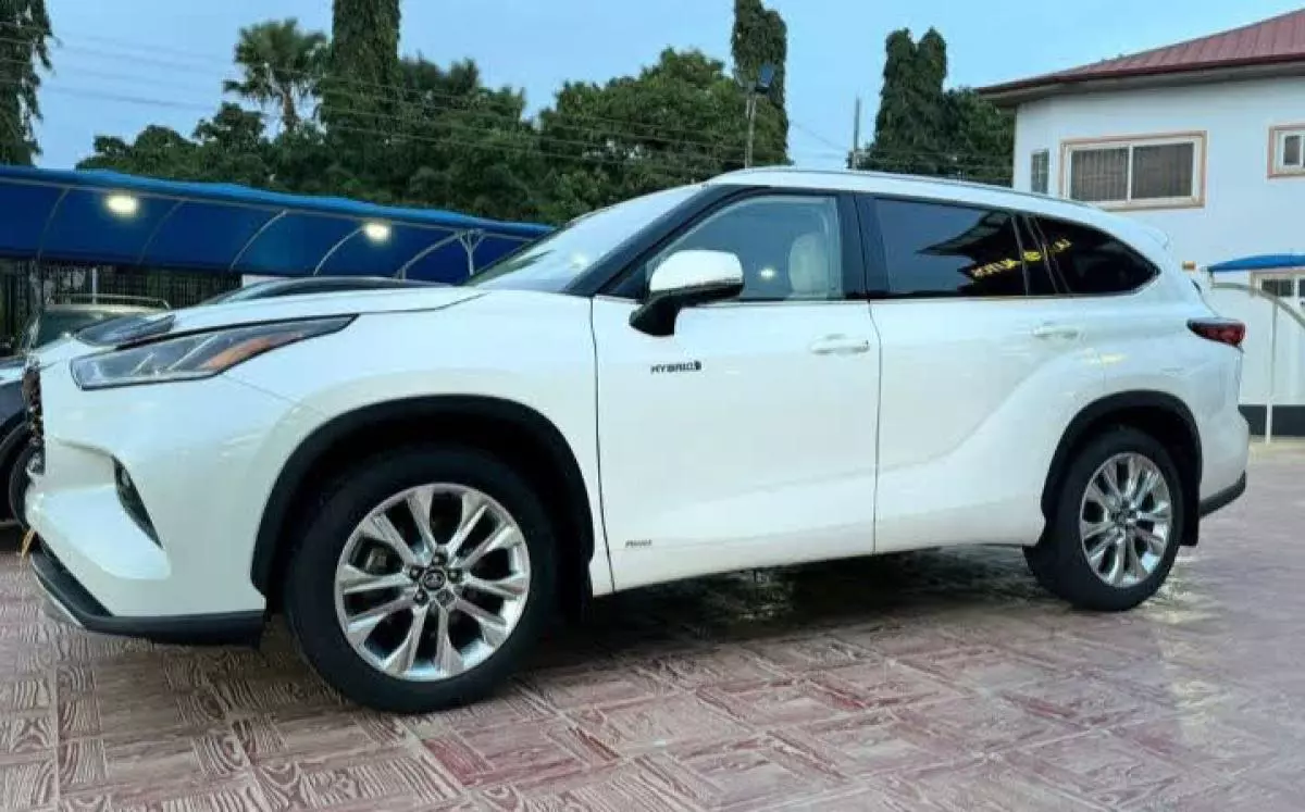 Toyota Highlander   - 2021