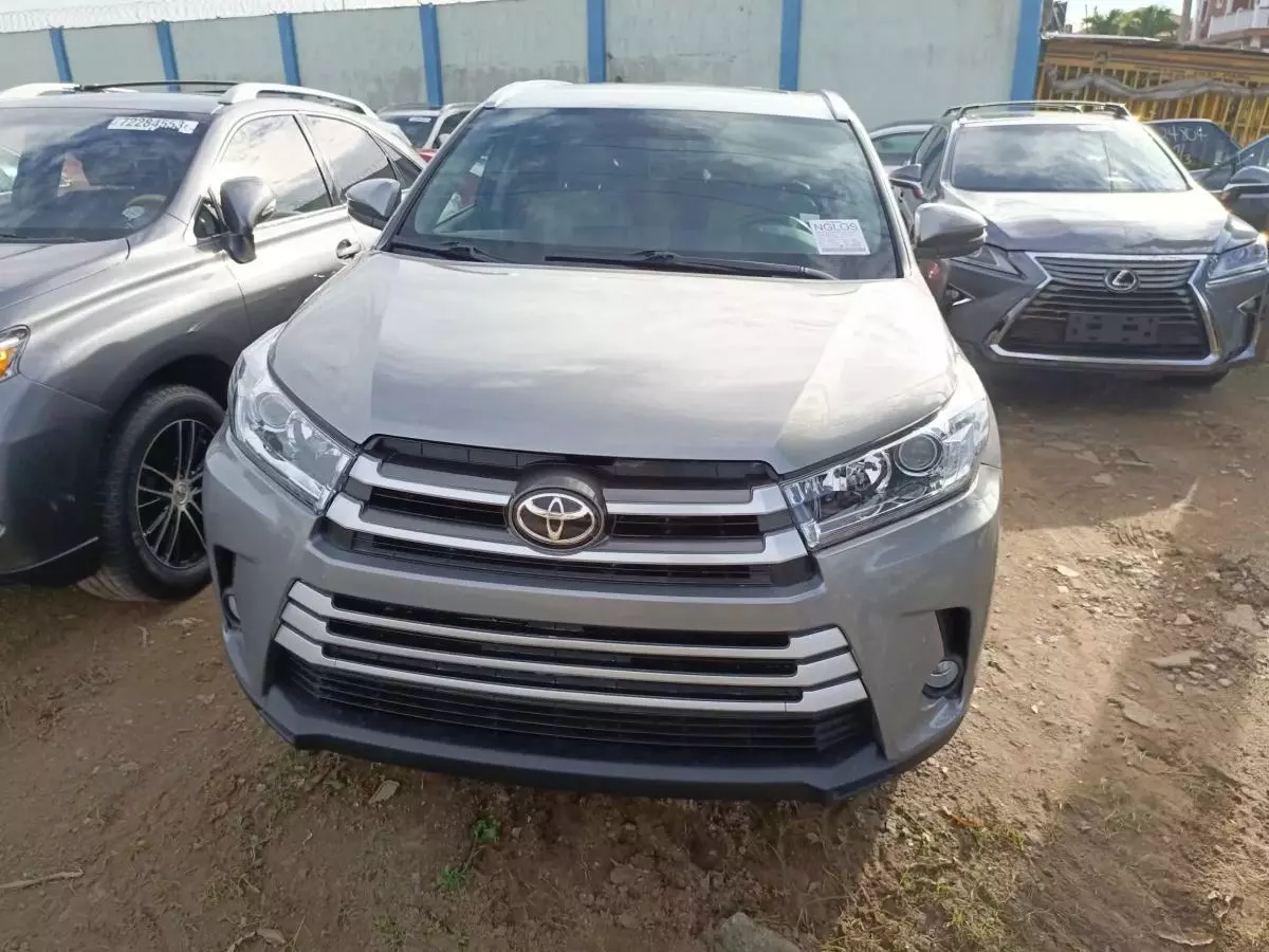 Toyota Highlander   - 2016