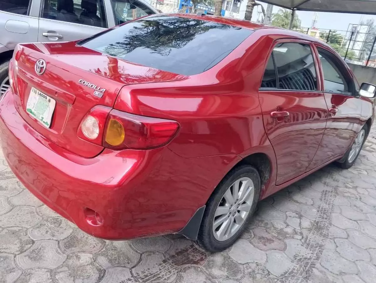 Toyota Corolla   - 2009