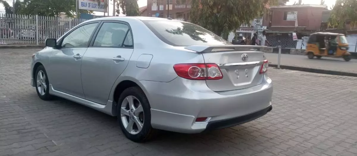 Toyota Corolla   - 2011