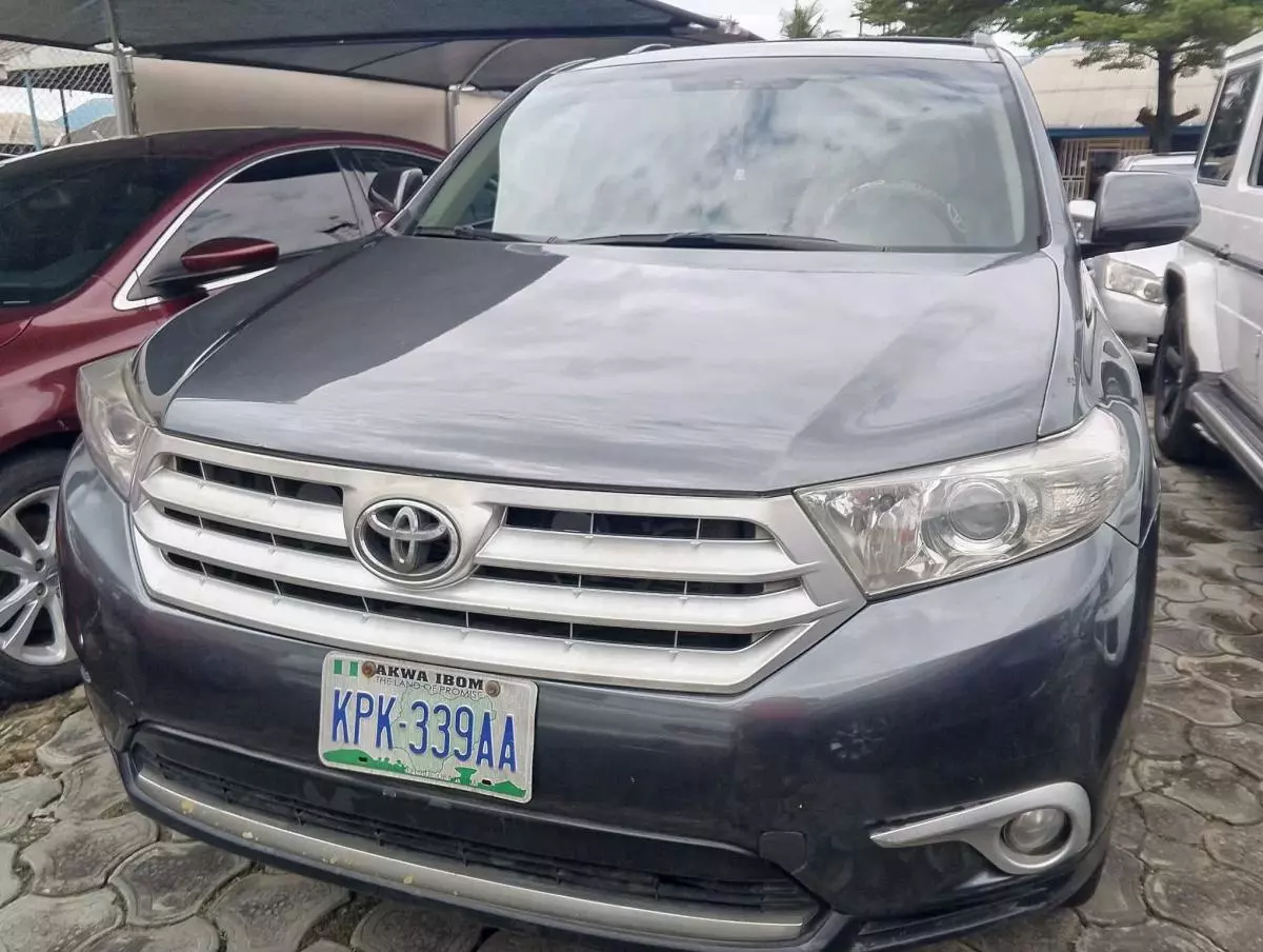 Toyota Highlander   - 2013