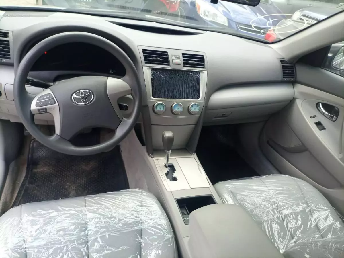 Toyota Camry - 2009