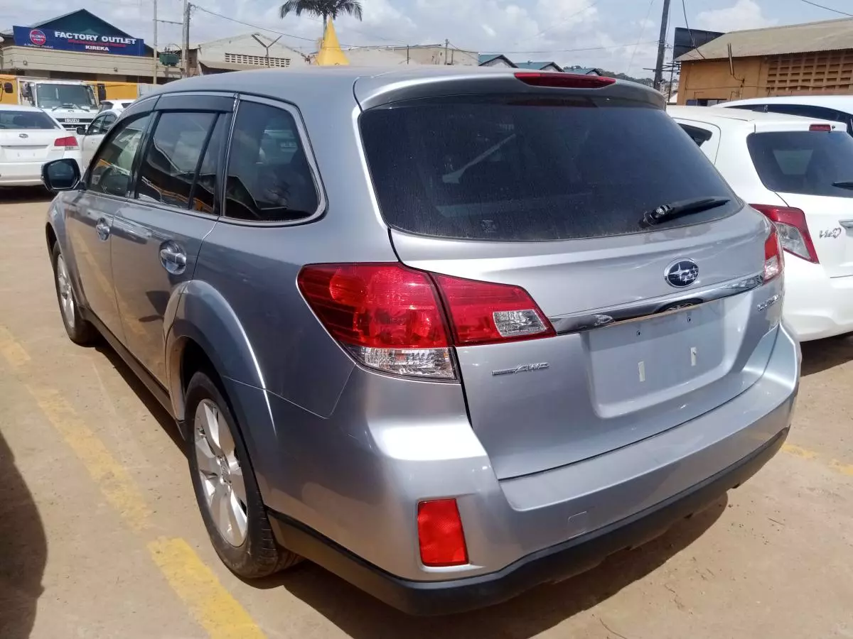 Subaru Outback   - 2010