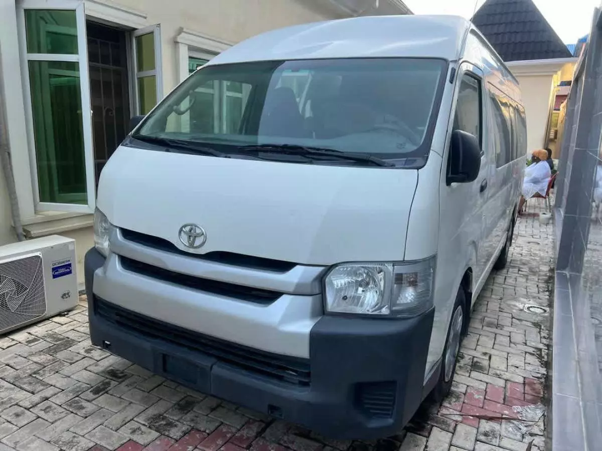 Toyota Hiace   - 2018