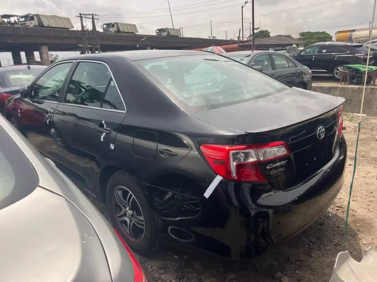 Toyota Camry   - 2014