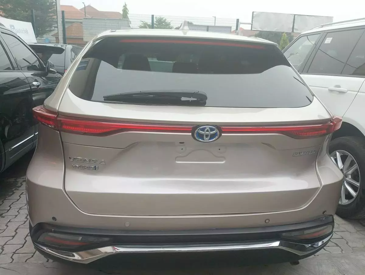 Toyota Venza   - 2021