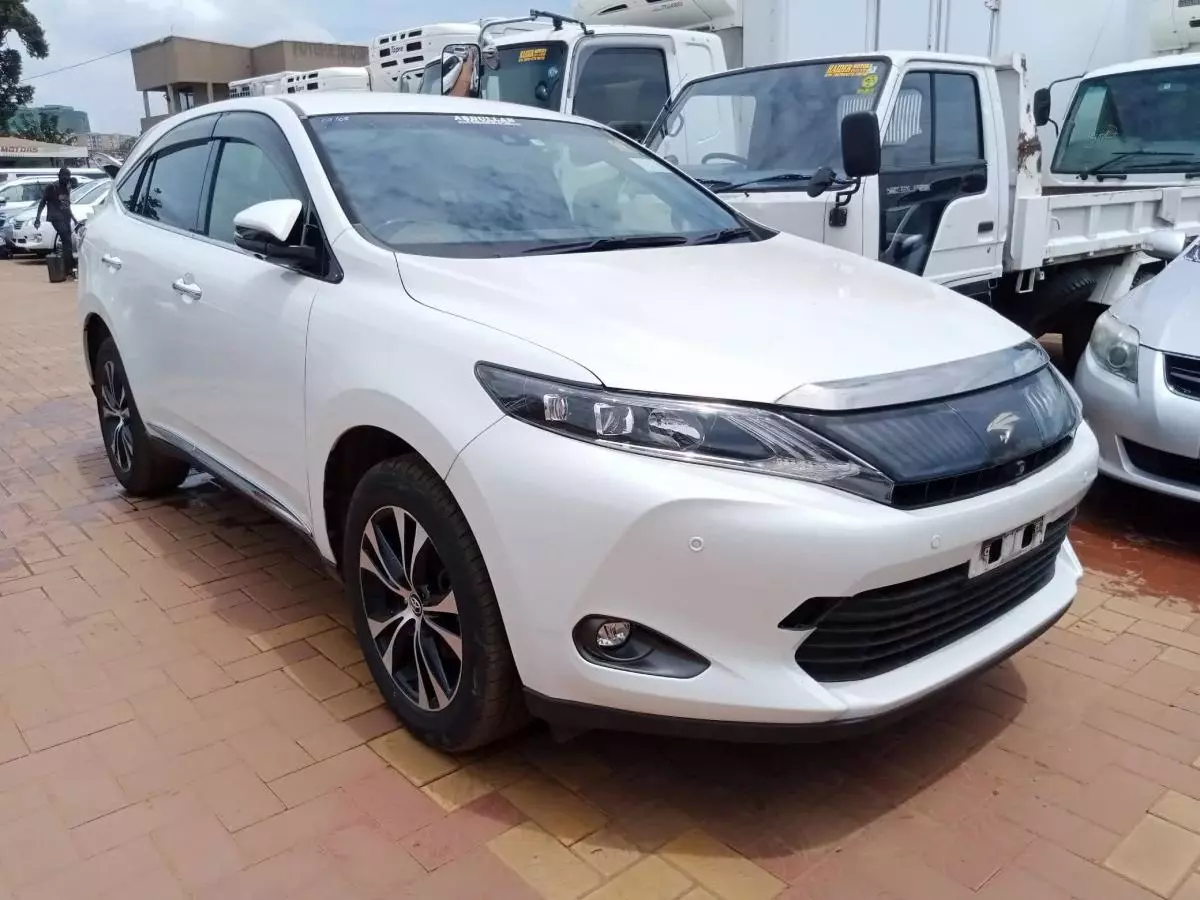 Toyota Harrier   - 2016