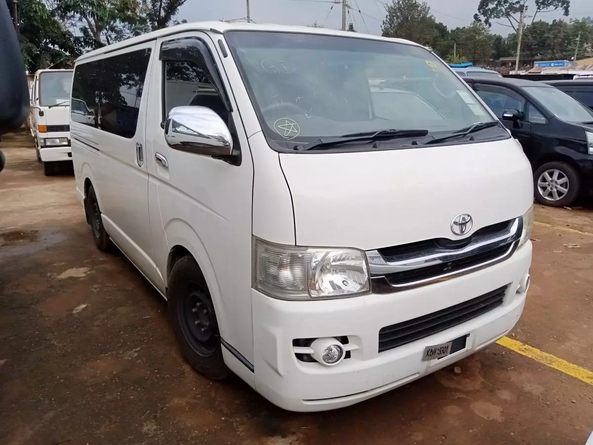 Toyota Hiace   - 2014