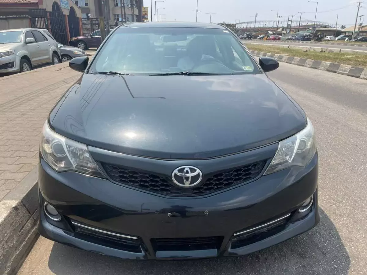 Toyota Camry - 2012