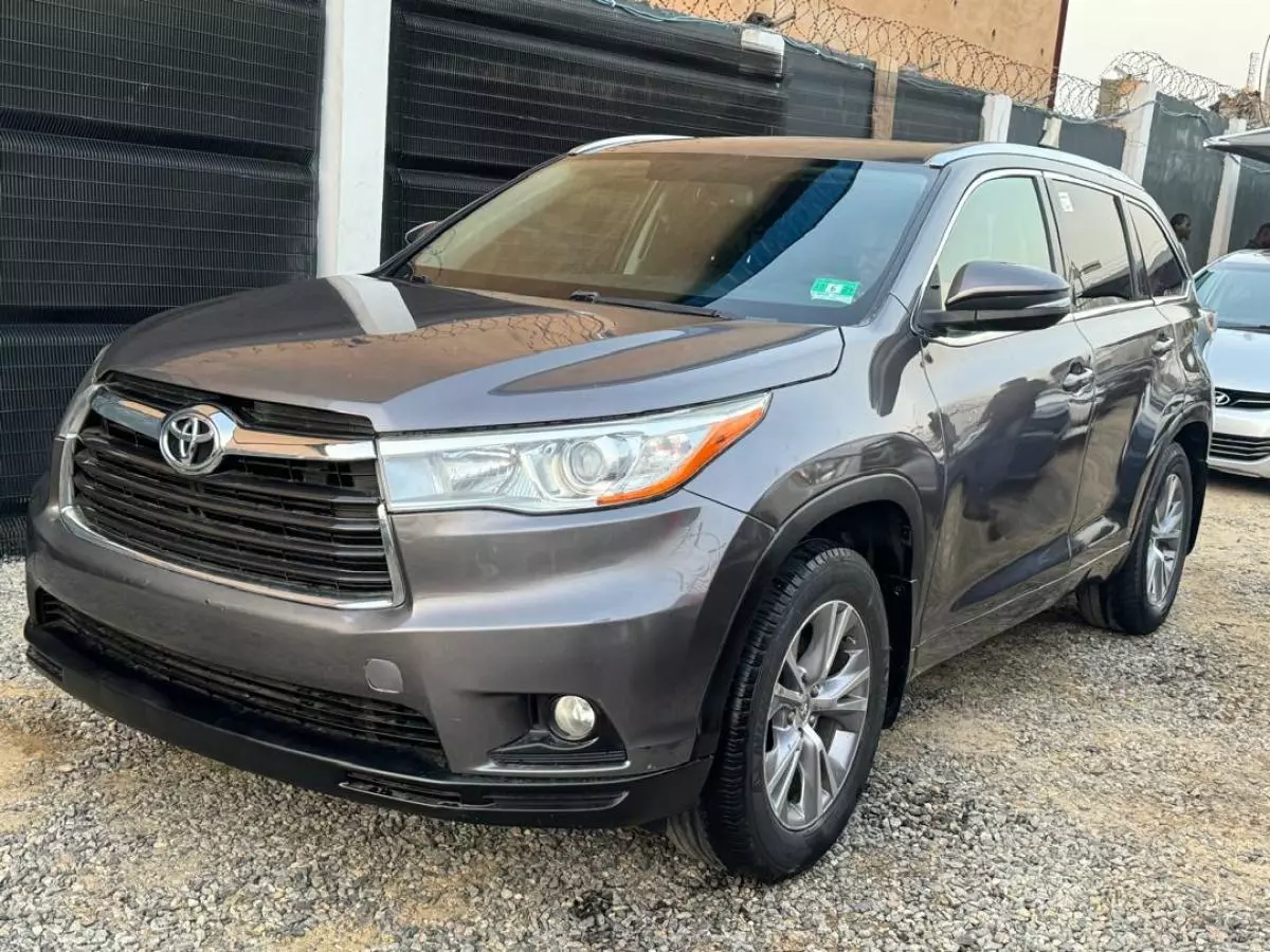 Toyota Highlander   - 2016