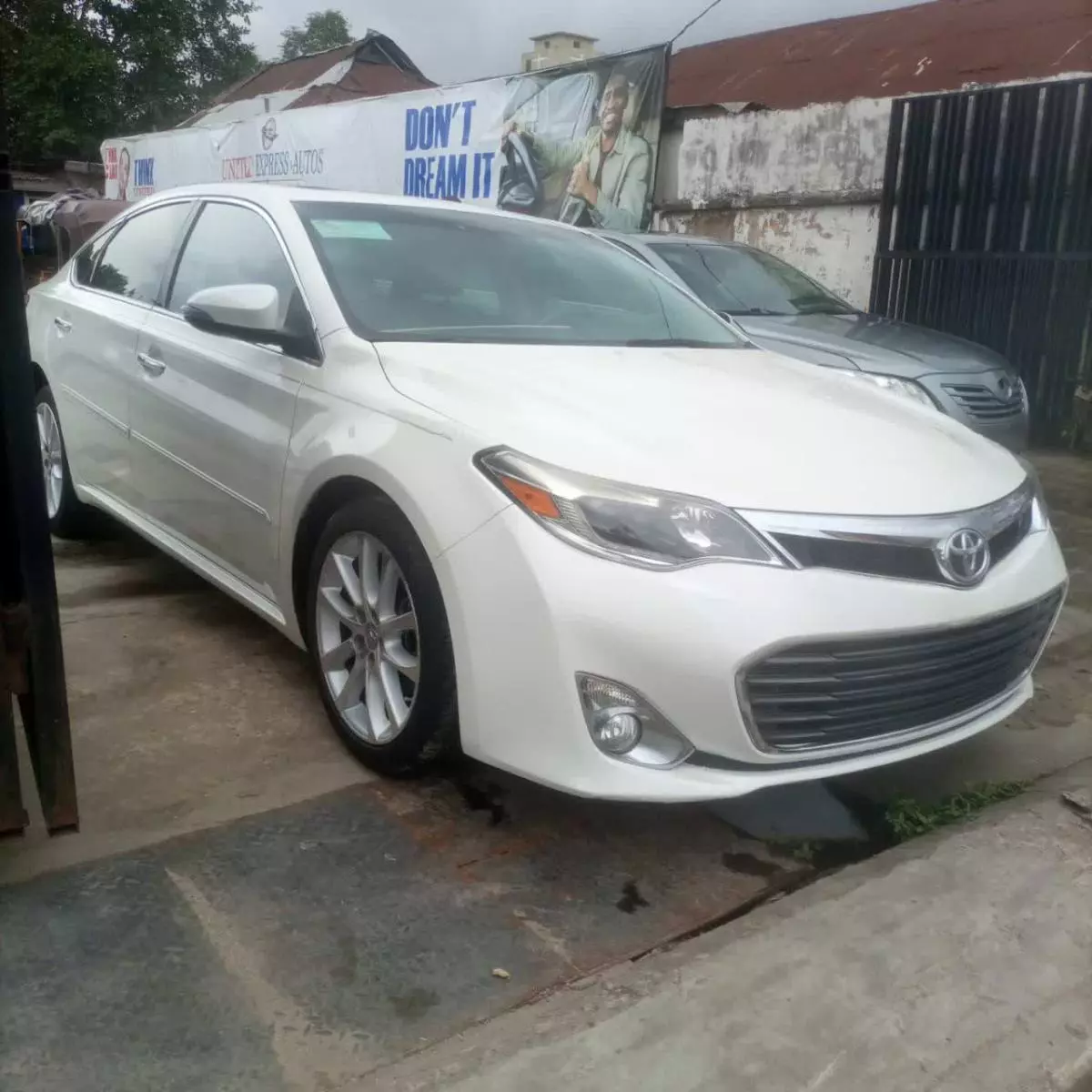 Toyota Avalon   - 2015