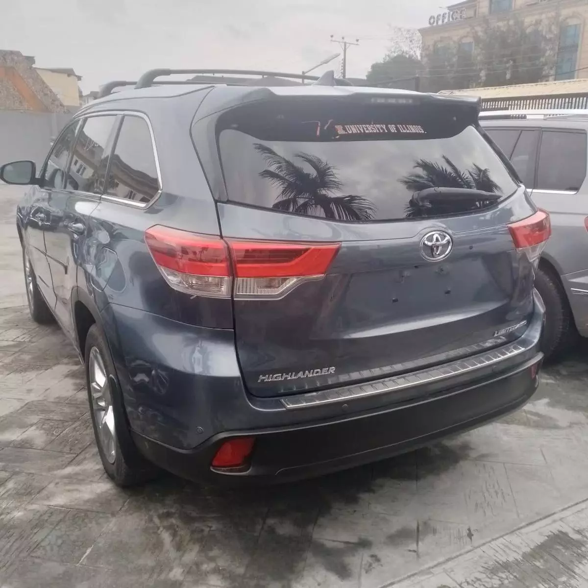 Toyota Highlander   - 2016