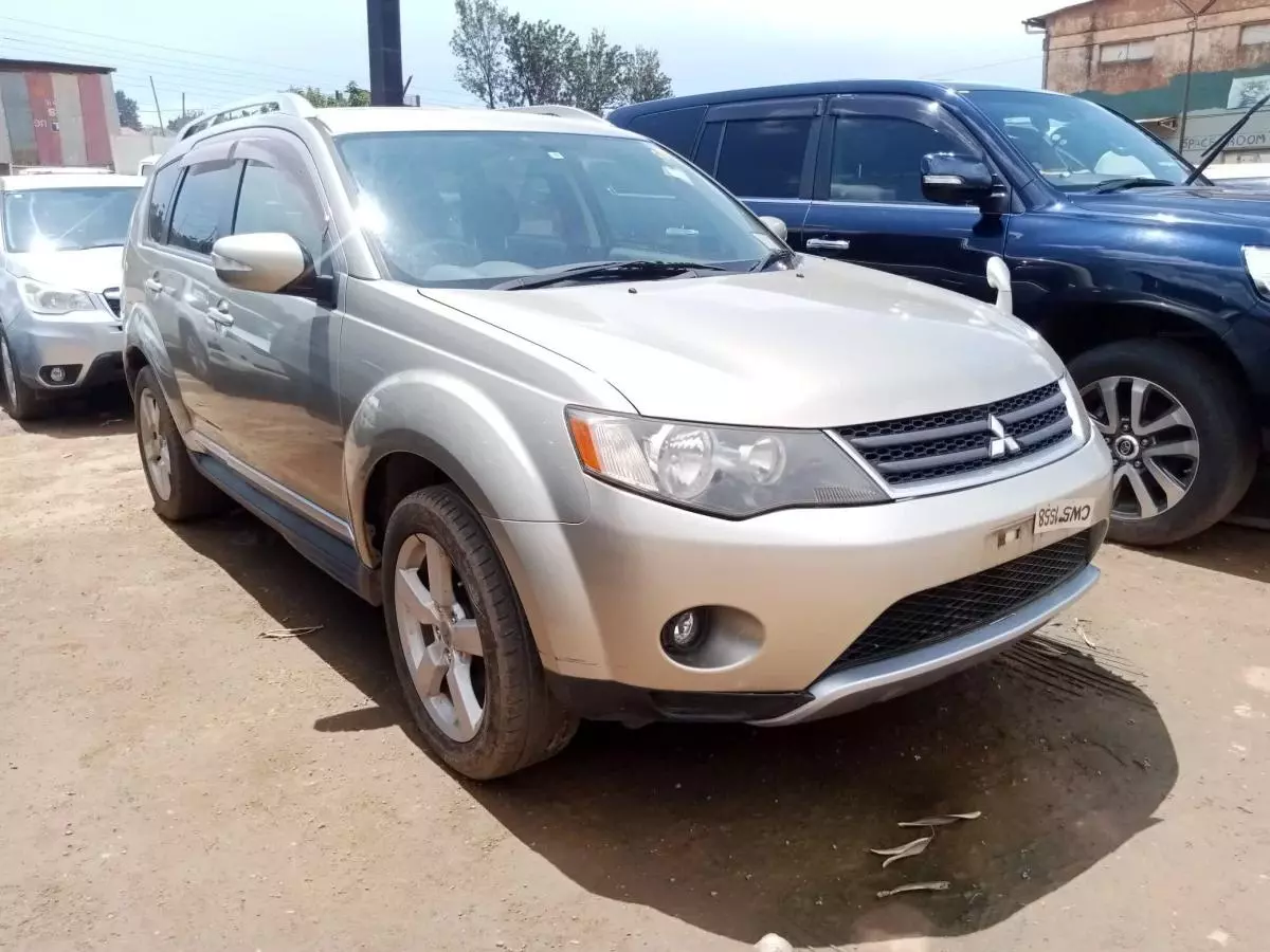 Mitsubishi OUTLANDER   - 2009