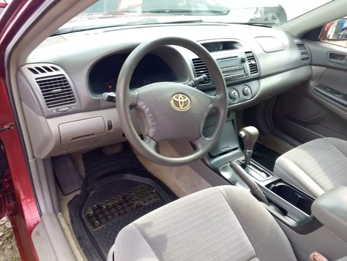 Toyota Camry   - 2005