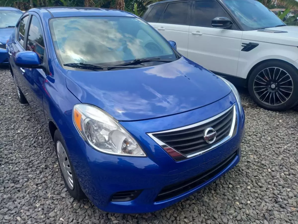 Nissan Versa   - 2014