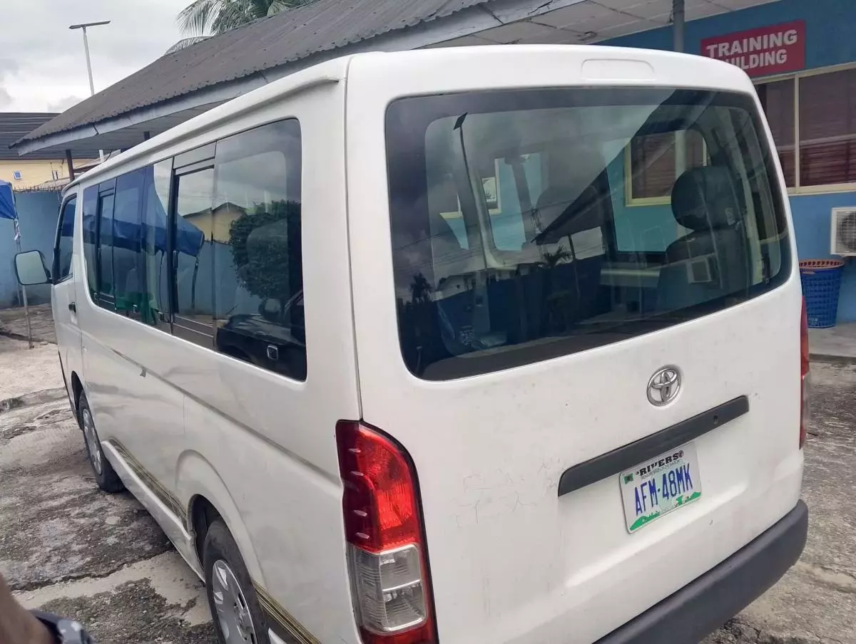 Toyota Hiace   - 2012