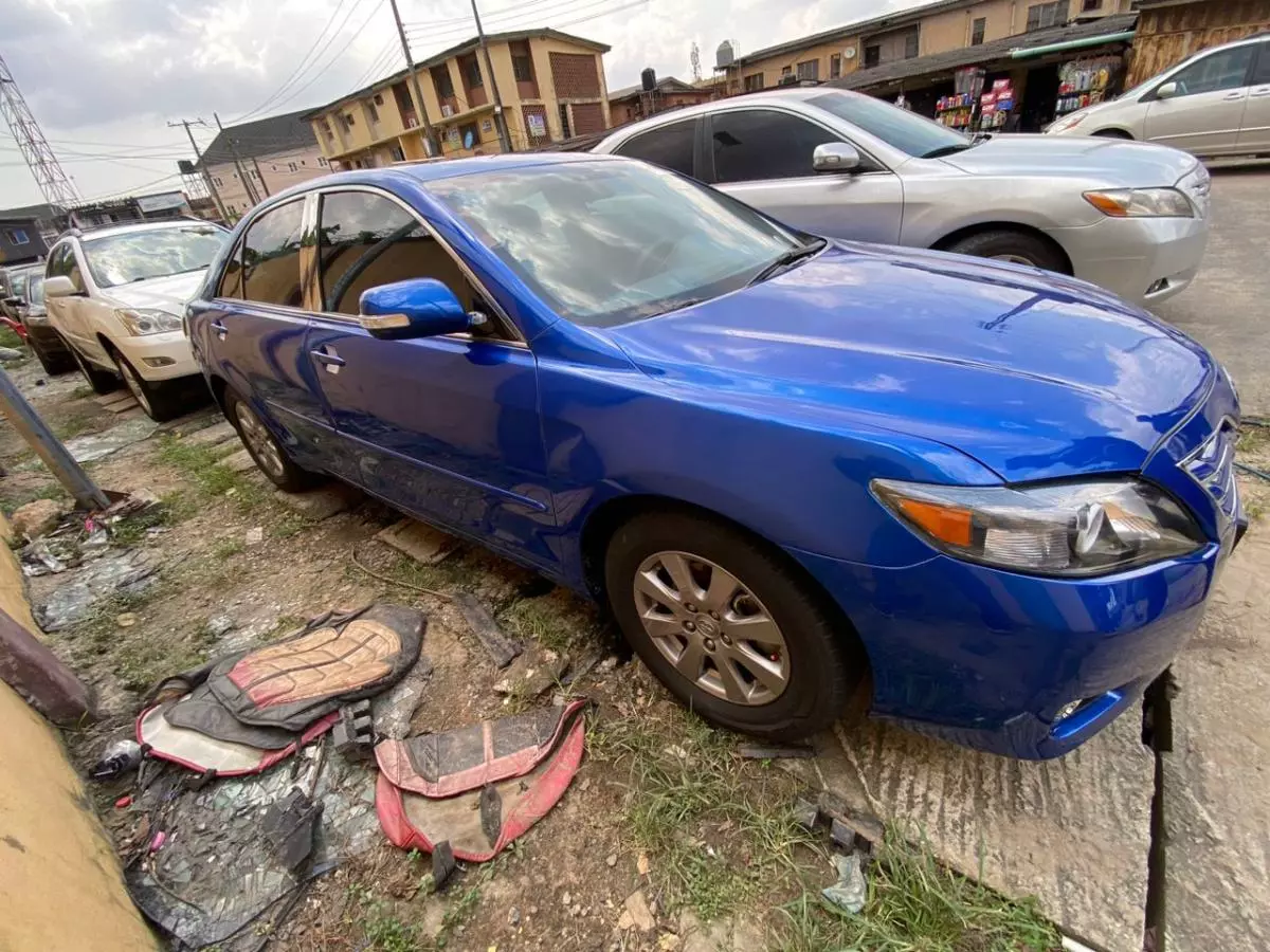 Toyota Camry   - 2009